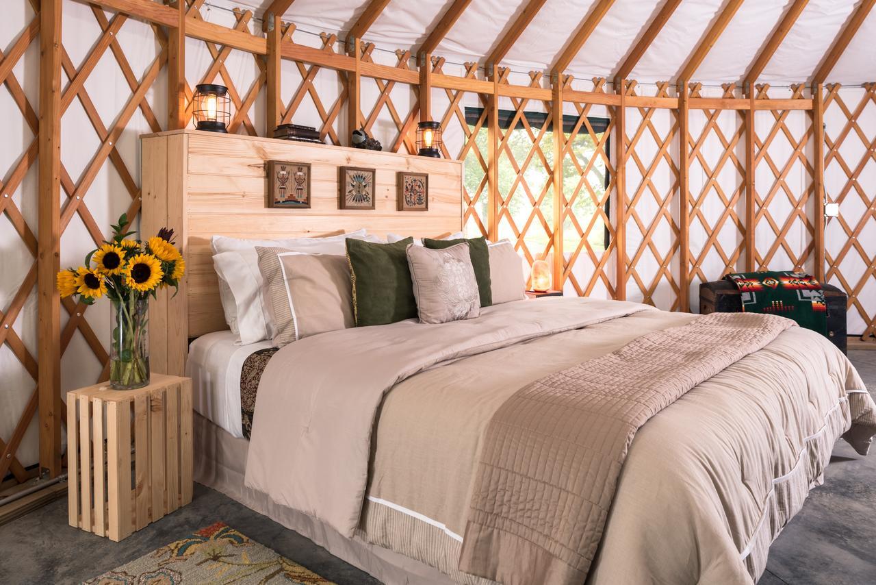 Yale Manor B&B & Yurt Glamping Eksteriør billede
