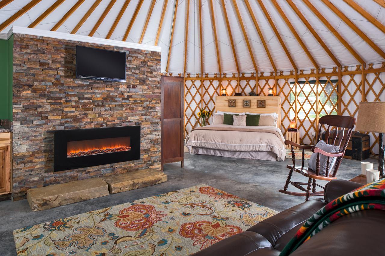 Yale Manor B&B & Yurt Glamping Eksteriør billede