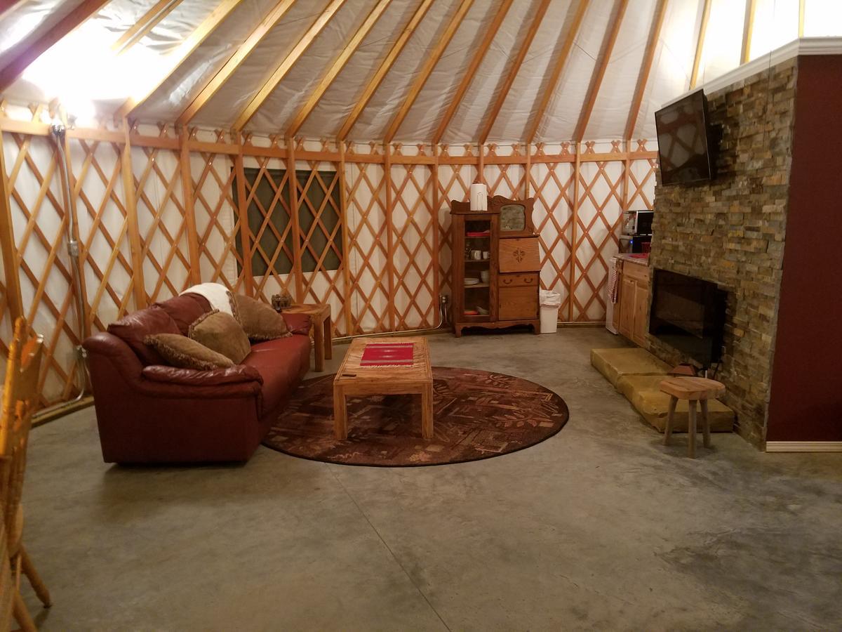 Yale Manor B&B & Yurt Glamping Eksteriør billede