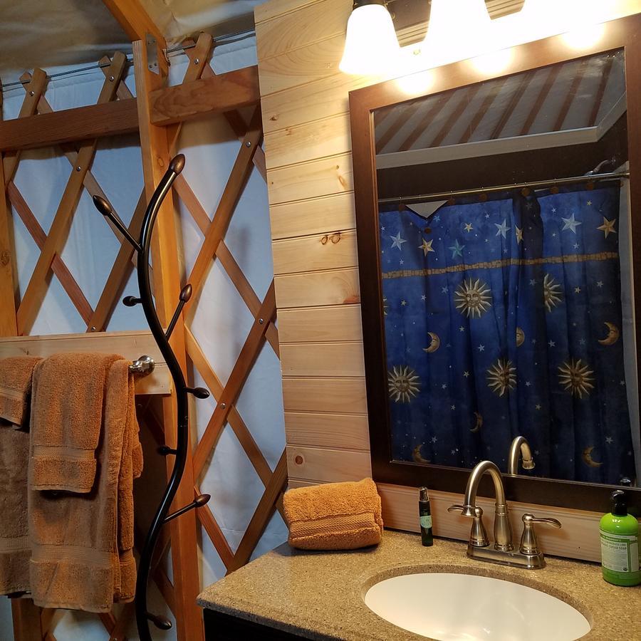Yale Manor B&B & Yurt Glamping Eksteriør billede