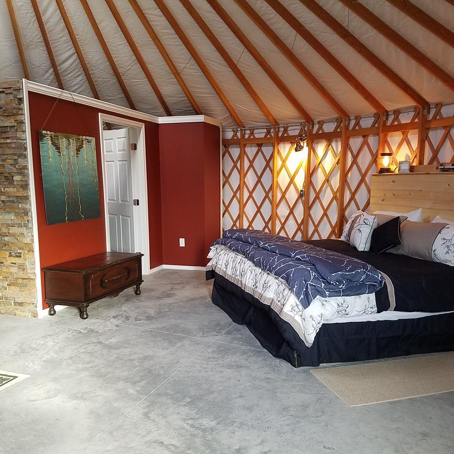 Yale Manor B&B & Yurt Glamping Eksteriør billede